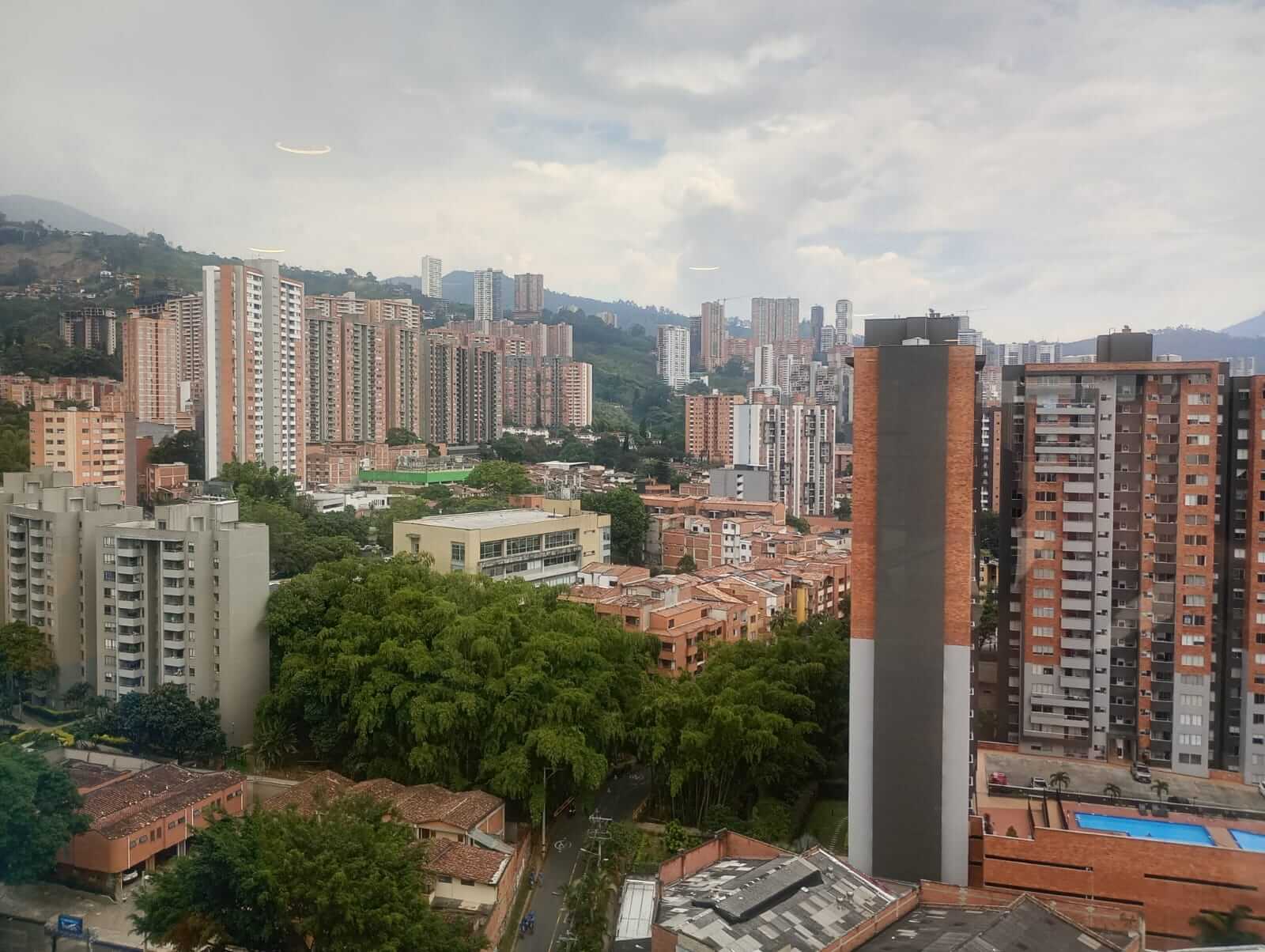 Edificios de apartamentos en Sabaneta cerca a Mayorca y el Arena Primavera